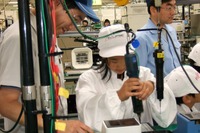 親の働く姿を見せる「子ども参観日」 富士通テン 画像