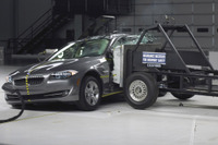 BMW 5シリーズ、最高の衝突安全性評価…IIHS 画像