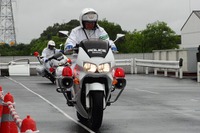 ［JAF 災害想定訓練］事故車両を撤去、通行を確保 画像