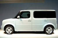 ゴーン社長『キューブ』の3列シート車9月投入を明かす 画像