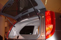 【新型日産『プレサージュ』発表】狭い場所でもOK!! リアハッチにも工夫 画像
