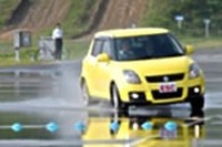 横滑り防止装置の体験試乗会 8月28日から 画像
