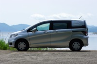 【ホンダ フリードスパイク 試乗】荷室アレンジを工夫する前にすべきことがある…松下宏 画像