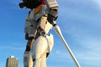 ［写真蔵］東静岡の実物大ガンダムとシャア専用ザク 画像