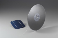 日立化成、太陽電池用導電フィルムを開発、はんだ不要でコスト削減効果も 画像