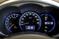 燃料タンク小型化は「お客様の理解必要」---有重・日産部長 画像