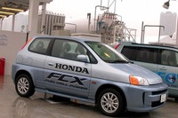 ホンダが民間企業に燃料電池自動車『FCX』を販売 画像