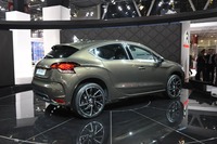 【パリモーターショー10】シトロエン DS4 …高級小型クロスオーバーを提案 画像