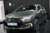 【パリモーターショー10】シトロエン DS4 …高級小型クロスオーバーを提案 画像