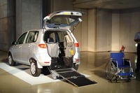マツダE&T、スロープ式車椅子送迎車の生産累計1万台 画像
