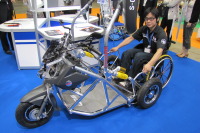 【福祉機器展10】車いすでもバイクに乗れる…ワイディーエス 画像
