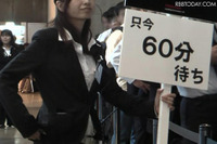 【CEATEC 10】グラスレス3D体験が60分待ち 画像