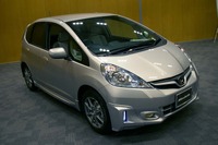 【ホンダ フィット 一部改良】スポーティ&実用的な純正用品を発売 画像