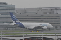 エアバスA380、羽田空港に初飛来---総2階建て大型旅客機 画像