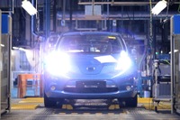 日産、リーフの生産を開始 追浜工場 画像