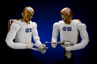 GMとNASAが共同開発したロボット、宇宙に出発 画像