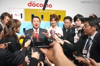 ドコモ山田社長「徐々にスマートフォンに軸足を移していく」 画像