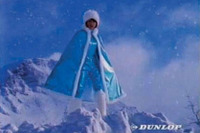 上原多香子が“雪と氷の精”---ダンロップ『GRASPIC DS-2』タイヤ 画像
