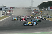 【F1ハンガリーGP写真蔵】最年少優勝アロンソにチームも熱狂 画像