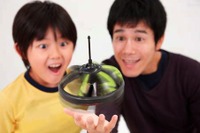 新感覚のホバリングトイ…センサーで上下 画像