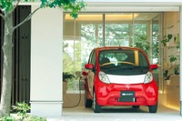 【エコプロダクツ10】三菱自動車がスマートハウスの模型を展示 画像