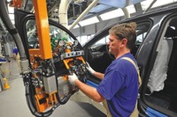 【新聞ウォッチ】ドイツ企業恐るべし…VW5万人雇用拡大、ダイムラー賃上げ前倒し 画像