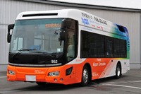 トヨタと日野の燃料電池ハイブリッドバス、羽田空港と都心を結ぶ 画像