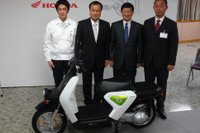 【ホンダ 電動バイク】リース価格は、月1万9000円 画像