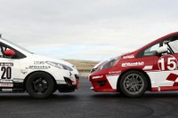 デミオ と フィット、米国で入門レース参戦 画像