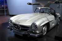 【デトロイトモーターショー11】メルセデスベンツ 300SL 詳細画像…ガルウィングの先駆け、継承されるデザイン 画像