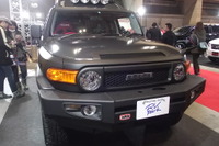 【東京オートサロン11】“戦闘力”アップのマットブラック FJクルーザー 画像