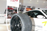 【東京オートサロン11】草レーサーに話題のハイグリップタイヤ…クムホECSTa V700 画像