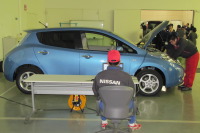 日産、遠隔操作で車の故障を修理 画像