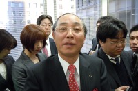 日野白井社長、本社工場閉鎖は「生産を止めないため」 画像