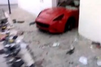 略奪に破壊…チェニジア前大統領のフェラーリ［動画］ 画像