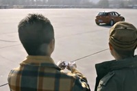 実物大ラジコンカー?! スマートフォンでBMWを遠隔操作［動画］ 画像