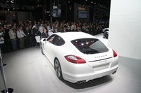 【カタールモーターショー11】ポルシェ パナメーラ に中東限定車 画像