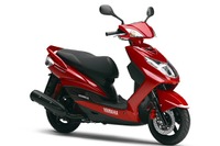 ヤマハ シグナス-X XC125SR の2011年モデル、アナログ式タコメーターを採用 画像