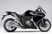 ホンダ VFR1200 Fシリーズ にブラックを設定…存在感を強調 画像