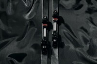アウディがカーボン製スキーを開発 画像