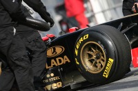［写真蔵］F1欧州テスト…4種類のピレリ PZeroが路面を駆る 画像