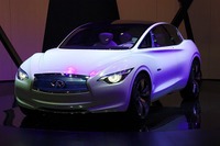 【ジュネーブモーターショー11】ベッテル選手も気に入った?! インフィニティ エセレア 画像