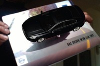【ボルボ S60 新型】カタログにAR導入…立体画像が飛び出す 画像