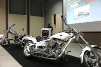 【サクソン 日本発表】改造車ではない、迫力のチョッパーバイク 画像