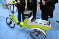 【FC EXPO11】岩谷産業の水素自転車に来場者注目 画像