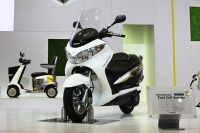 スズキの燃料電池スクーターが欧州統一型式認証を取得 画像
