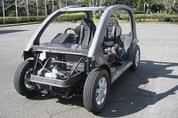 帝人、CFRPを量産車に適用---熱可塑で1分成形 画像