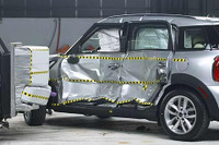 MINI クロスオーバー、最高の衝突安全性評価…IIHS 画像