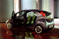 【東京ショー2003出品車】インパネはえんどう豆……三菱『i』 画像