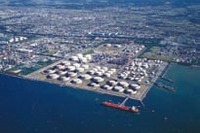 【東日本大地震】エクソンモービル、塩釜油槽所に石油タンカーが22日到着 画像